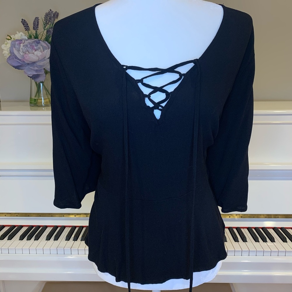 Black flowy peplum style lattice top - Picture 3 of 4